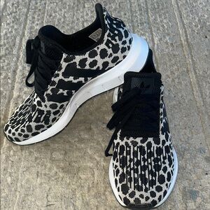 Adidas Women's Monochrome Patterned Sneakers